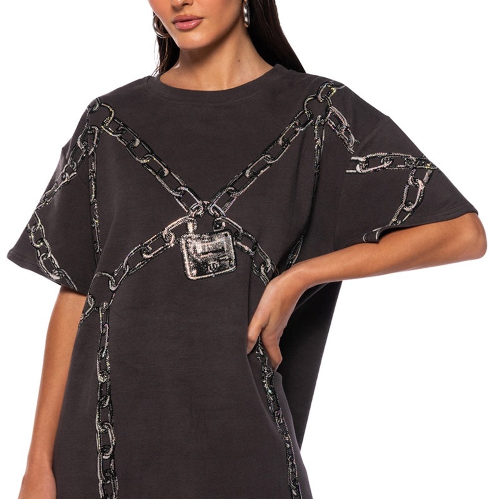AKIRA Charcoal Chain Graphic Short Sleeve Tee